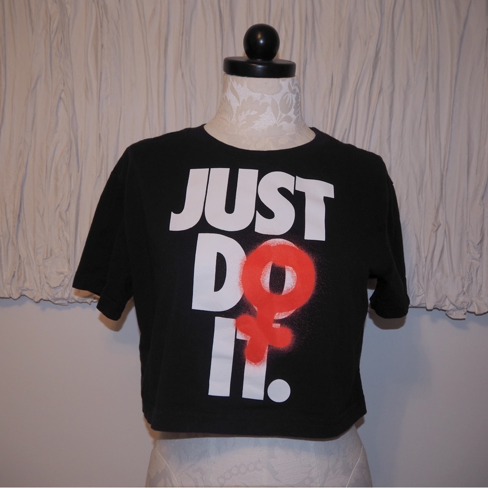 Nike Just Do It 🚺 cropped tee